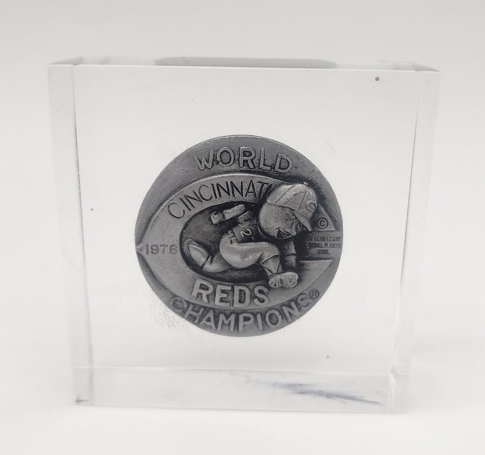 1976 Cincinnati Reds World Champions Medallion Paperweight Vintage MLB Baseball